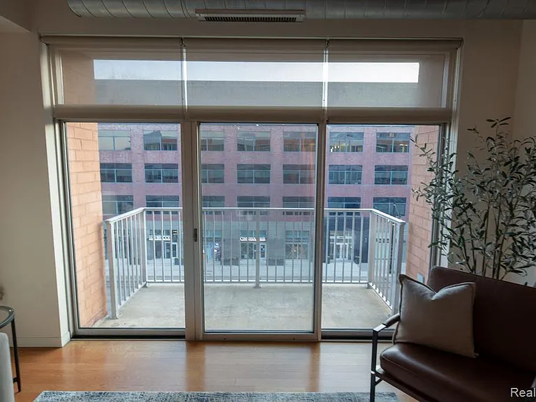 3670 Woodward Ave #404 — Photo 10