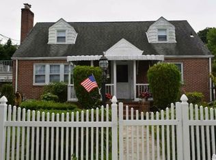 32 Robertson Rd, Lynbrook, NY 11563