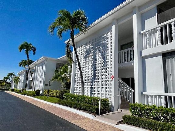 3rd image of 4201 S Ocean Blvd APT L4