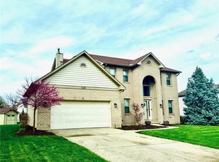 1629 Sunnington Grove Dr, Centerville, OH 45458