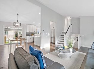 39 Glenwood Rd, Fanwood, NJ 07023