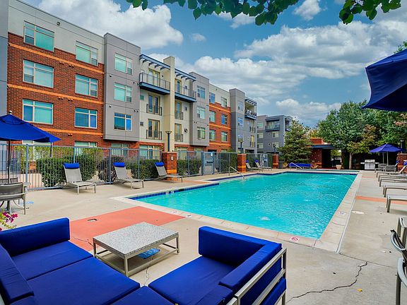 Luxury pool & year round hot tub