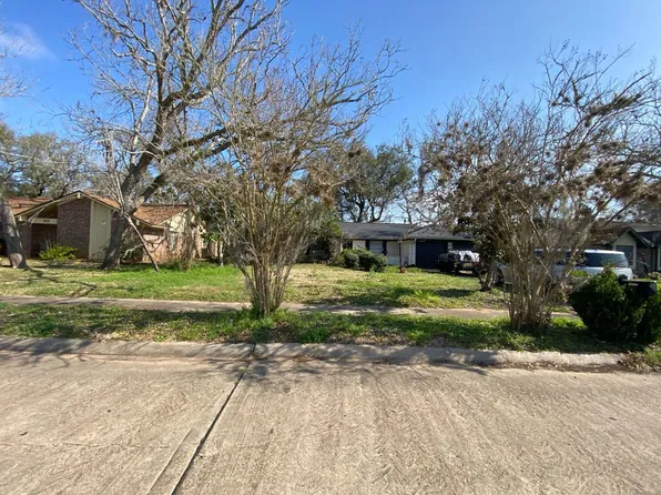 130 Dogwood St, Lake Jackson, TX 77566