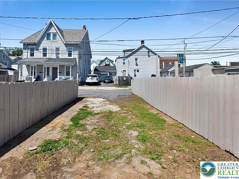 128 W Fairview St — Photo 32