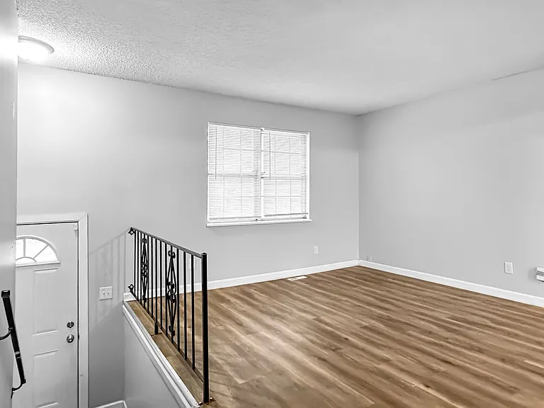 1300 NW Golfview Ct — Photo 11
