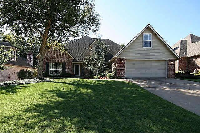 Beautiful South Tulsa Home in Desirable Neighborhood