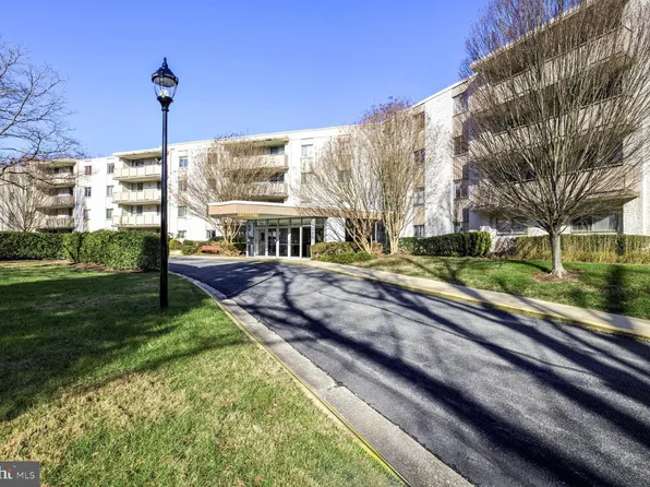 7501 Democracy Blvd APT B339, Bethesda, MD 20817
