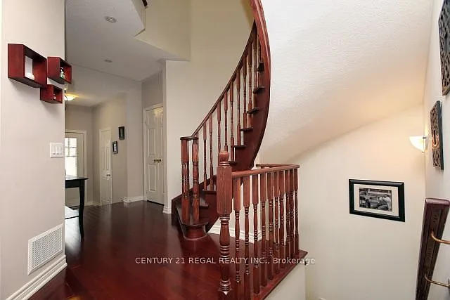 16 Thatcher Cres — Photo 27
