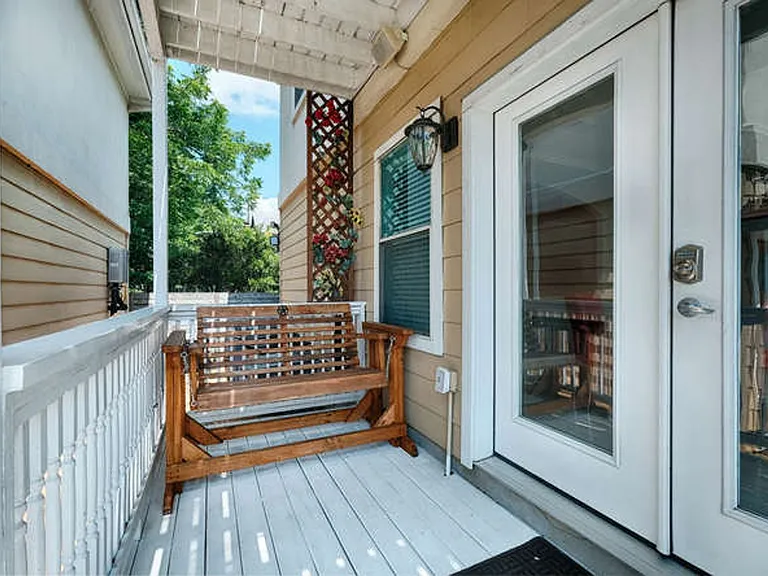 901 W Mary St — Photo 38