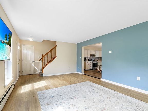 2nd image of 9 Apple Blossom Ln
