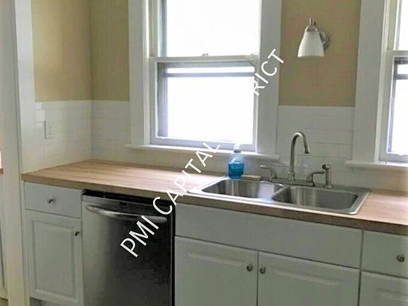 4th image of 36 Ten Eyck Ave #2