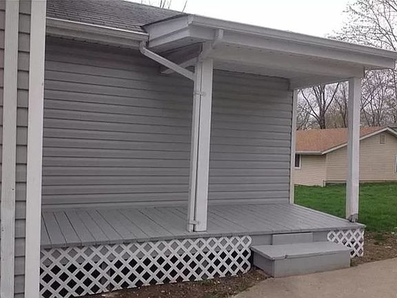 2nd image of 521 E College St