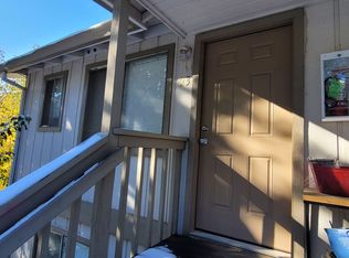 spacious 1-bedroom 1-bath with open floor plan for rent, Bend, OR 97701