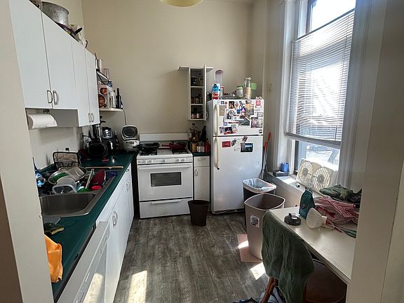 3rd image of 1048 N Marshfield Ave APT 2R