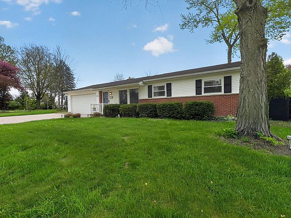 3rd image of 385 Hollywood Dr