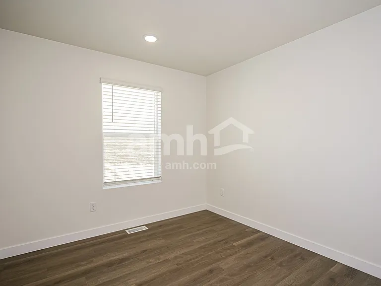 1432 W Mahogany St — Photo 15