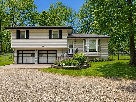 3rd image of 863 Kendall Rd