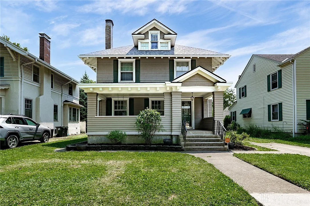 2212 Linden Ave photo 1