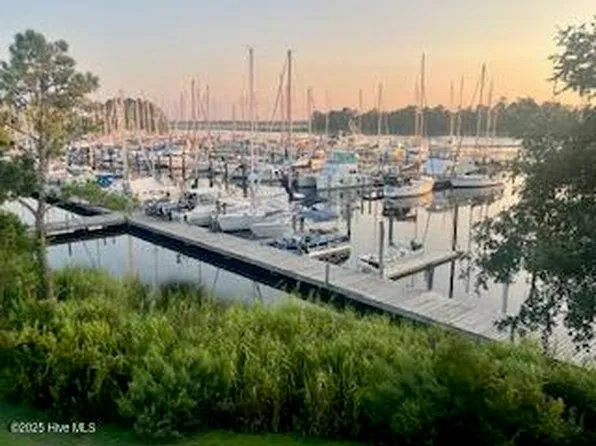 117 Dockside Dr, New Bern, NC 28560