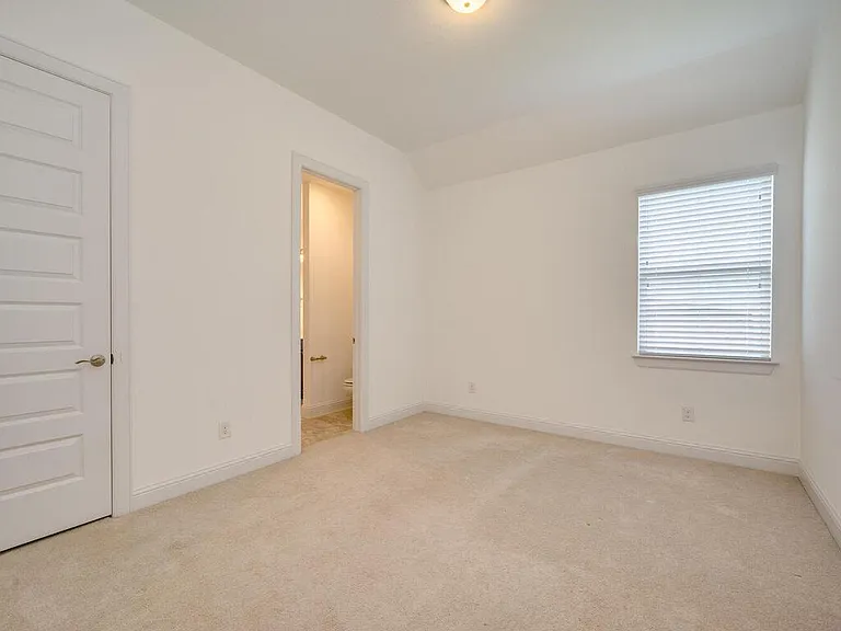 220 Oxbow Cv — Photo 26