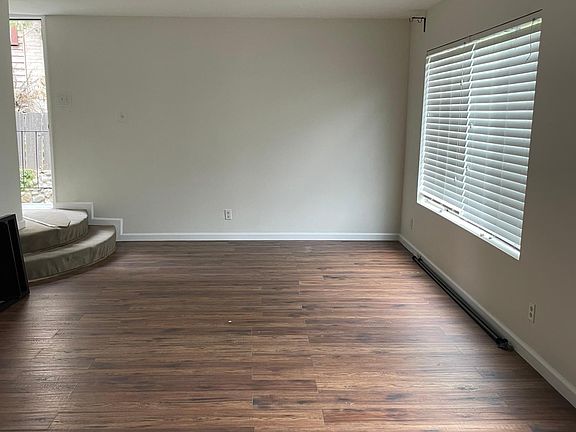 2nd image of 933 N Los Robles Ave