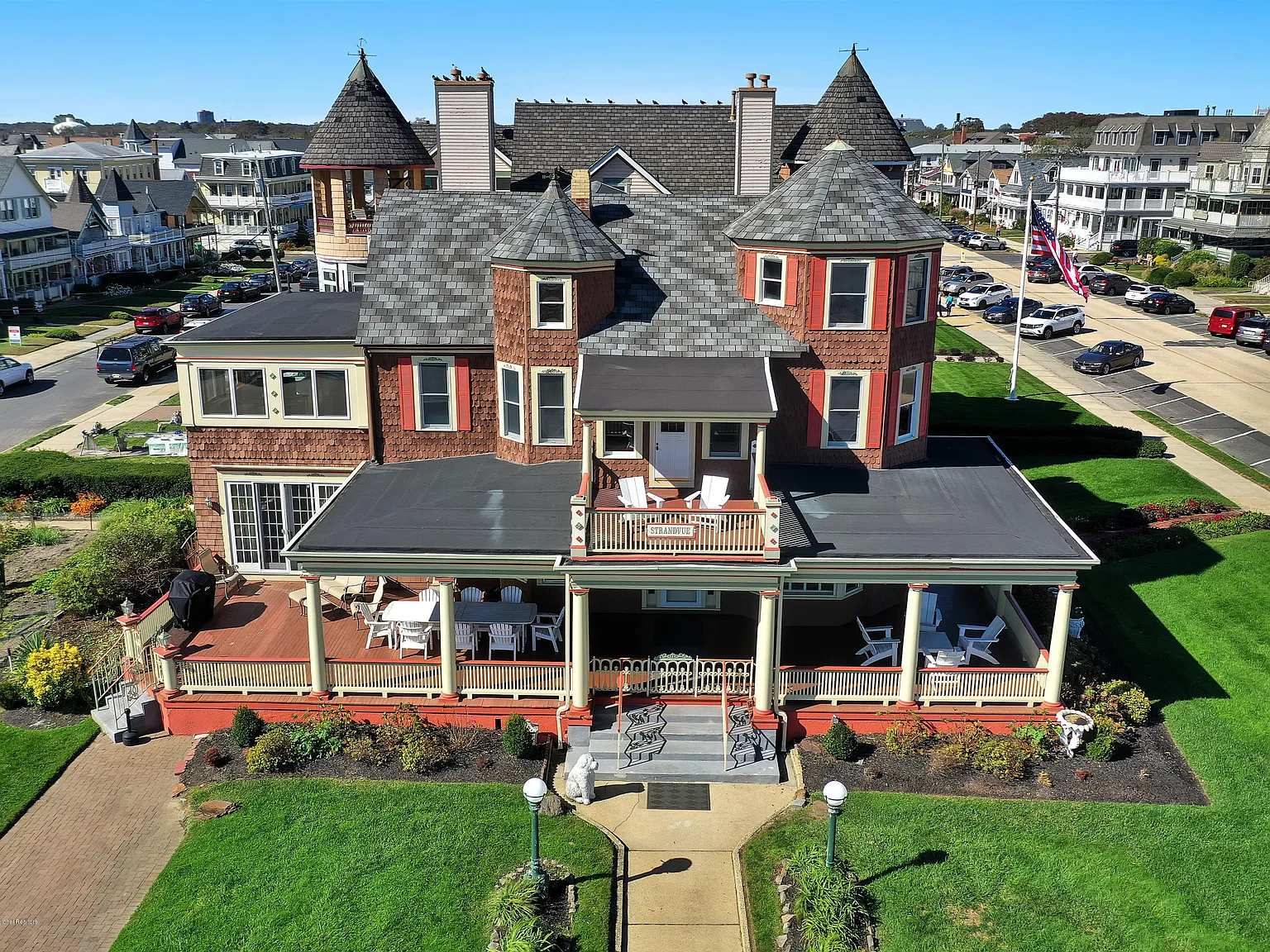 6 bed, 4.5 bath, 4170 sqft, $4,500 — Photo 3