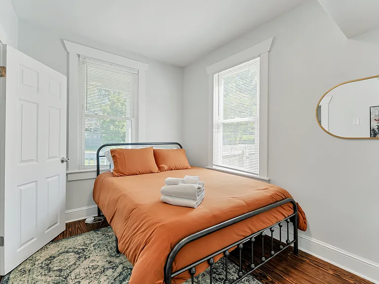 1133 E Leicester Ave — Photo 15