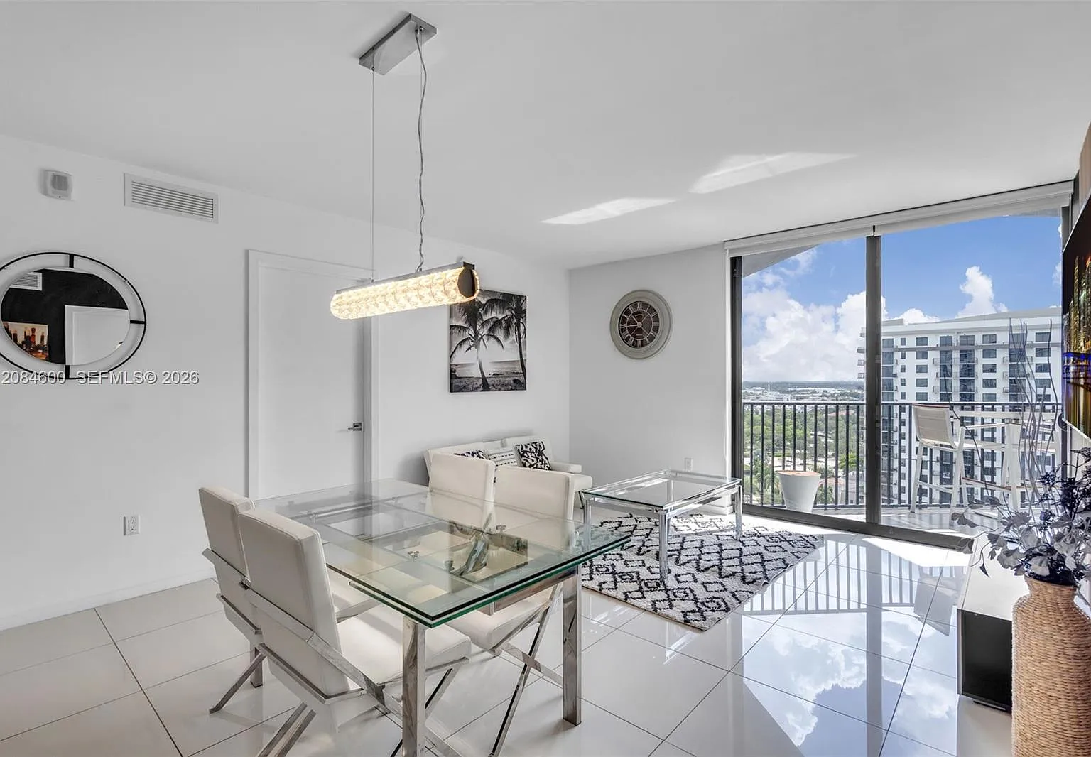 2 bed, 950 sqft, $3,750 — Photo 3