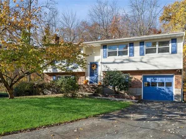 22 Eric Drive, Pearl River, NY 10965