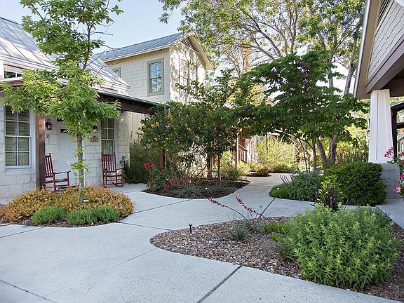 2nd image of 201 N Llano St