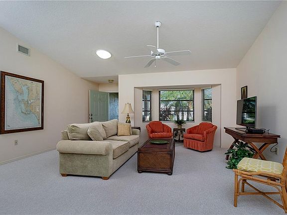 4th image of 19 Bunker Ln