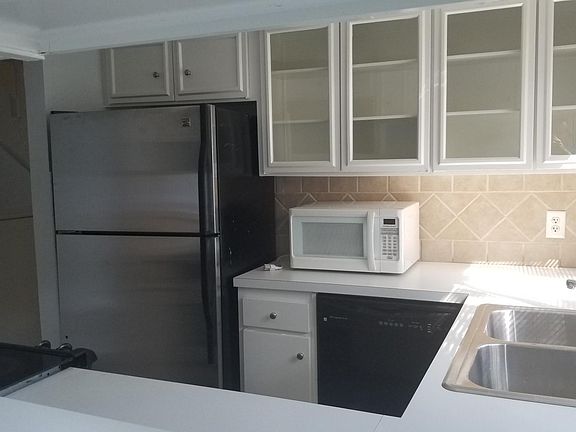 5th image of 711 Sceptre Cir #711