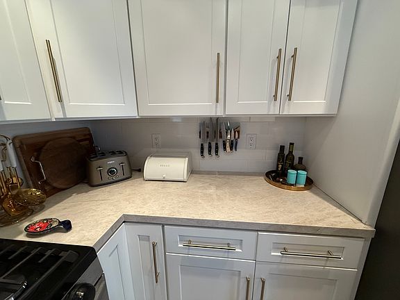 3rd image of 8816 Salmon Ave