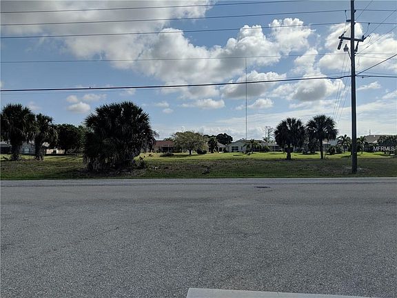 2nd image of 837 Rotonda Cir