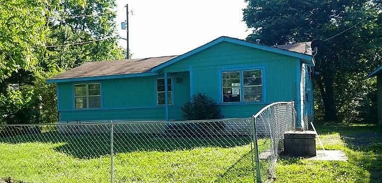 1st image of 402 Clovis St