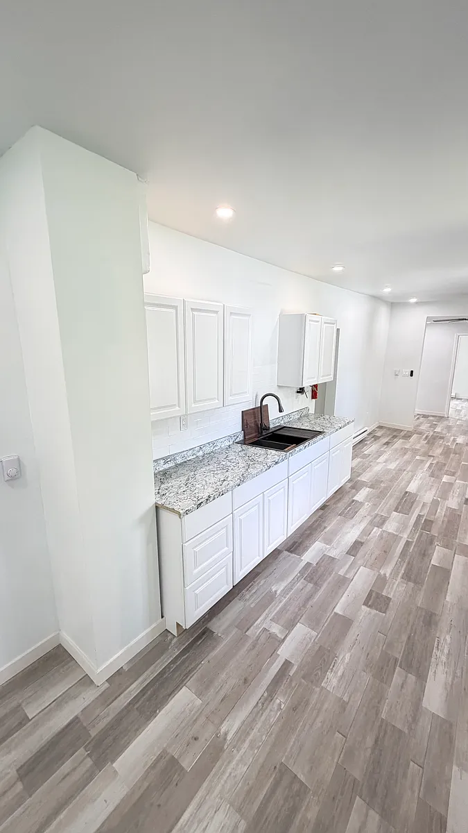 Kitchen - 124 Baker St #B