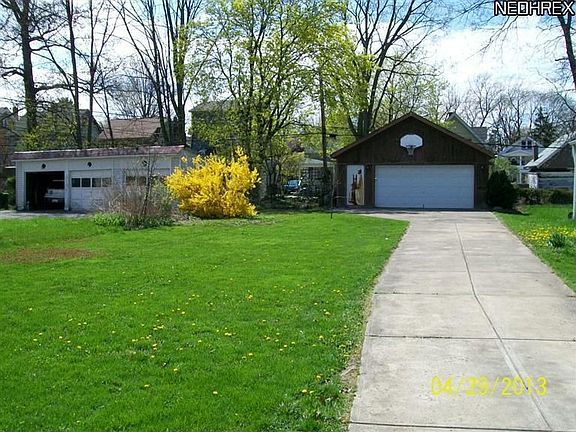 2nd image of 1632 Victoria Ave