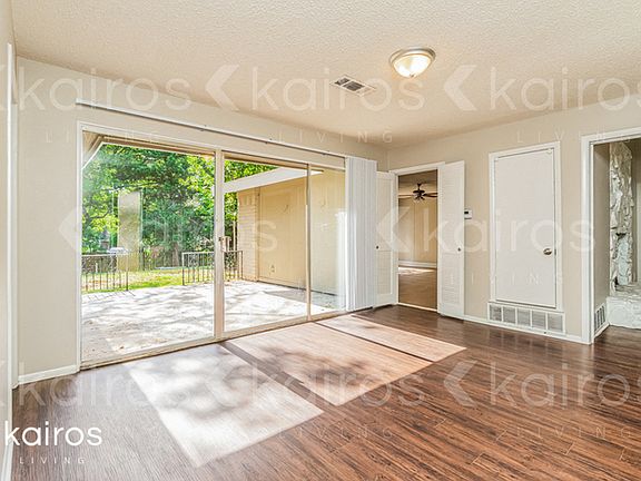 2nd image of 913 Ray Andra Dr