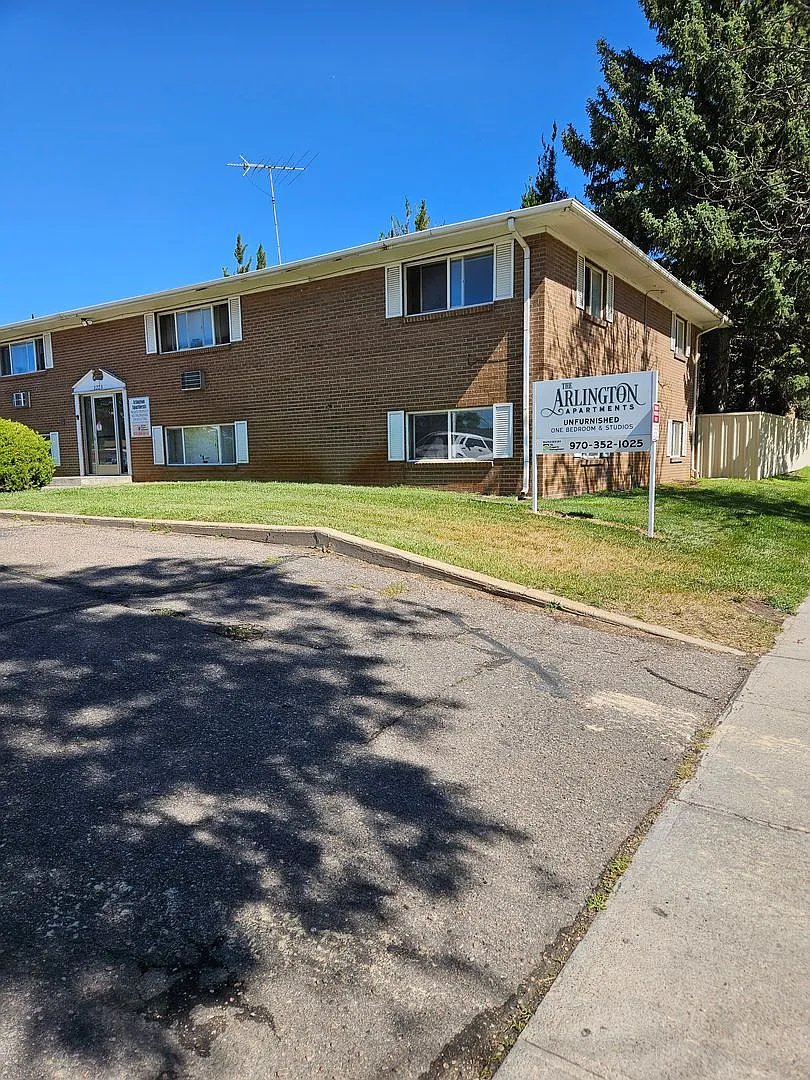 Building Photo - BR2215
