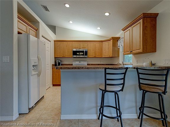 5th image of 3307 Gossamer Ave
