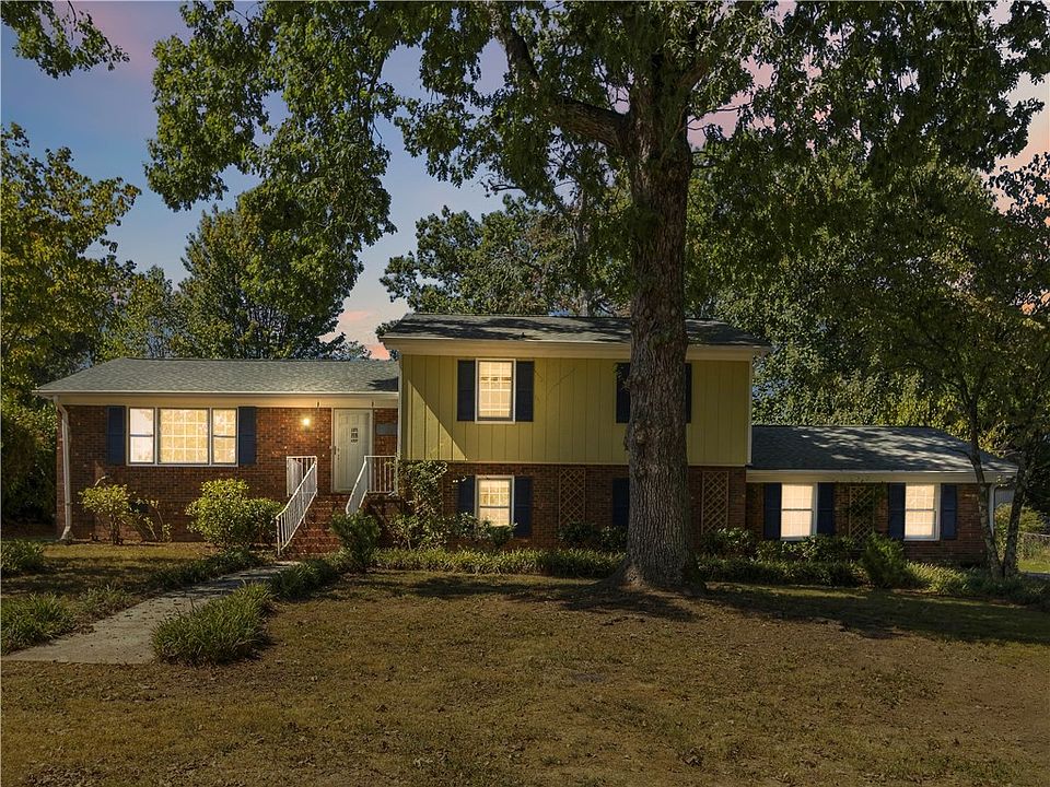 1st image of 6 Braddock Dr