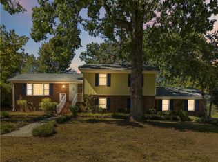6 Braddock Dr, Taylors, SC 29687