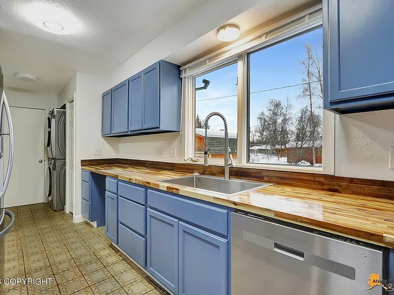 2905 Turnagain St — Photo 21
