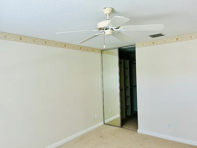 15401 Orlanda Dr — Photo 17