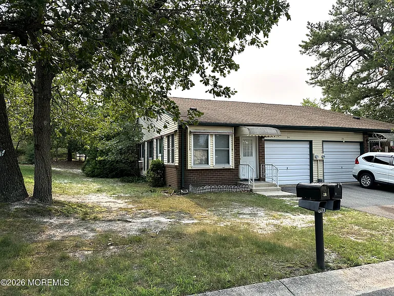 2 Fallbrook St #52 — Photo 2