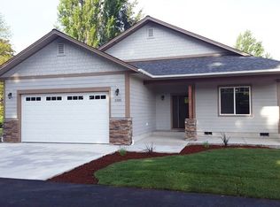 1581 NW Primrose Ct, Roseburg, OR