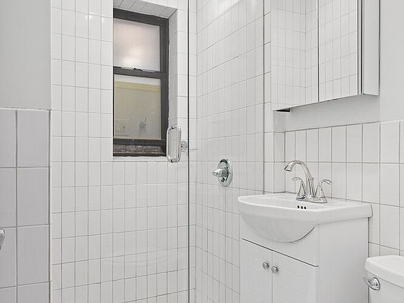 4th image of 128 W 13th St APT 11