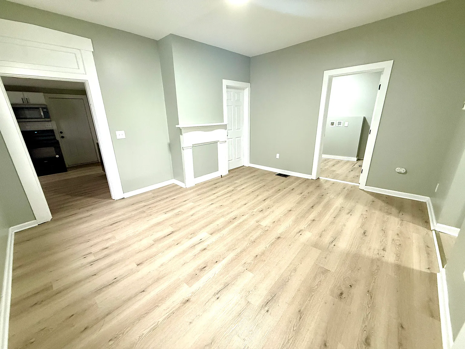 2 bed, 1016 sqft, $1,300 — Photo 4