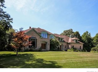 8 Cobblefield Ln, Guilford, CT 06437