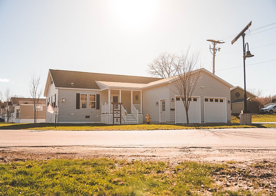1st image of 202 Emerald Dr